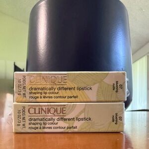 NEW Clinique Dramatically Different Lipstick - Blushing Nude (set 2 )